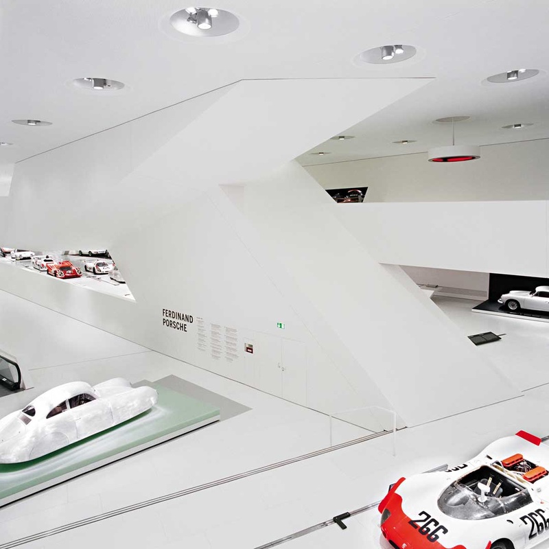Innenansicht Porsche-Museum (Stuttgart) Ausstellungsgestaltung H. G. Merz